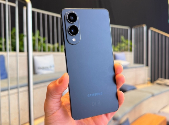 Cận cảnh Samsung Galaxy S25 Edge